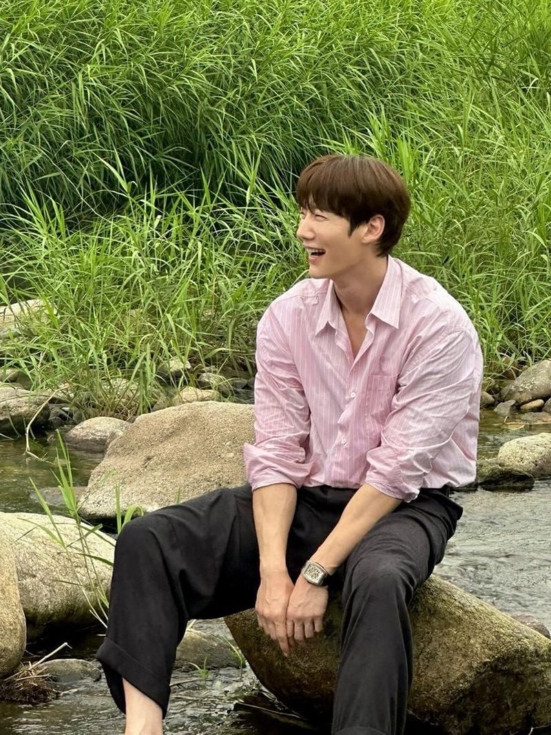 “덥다더워”…최진혁, 폭염 속 청량 미소→여름 강변 소확행 / 배우 최진혁 인스타그램