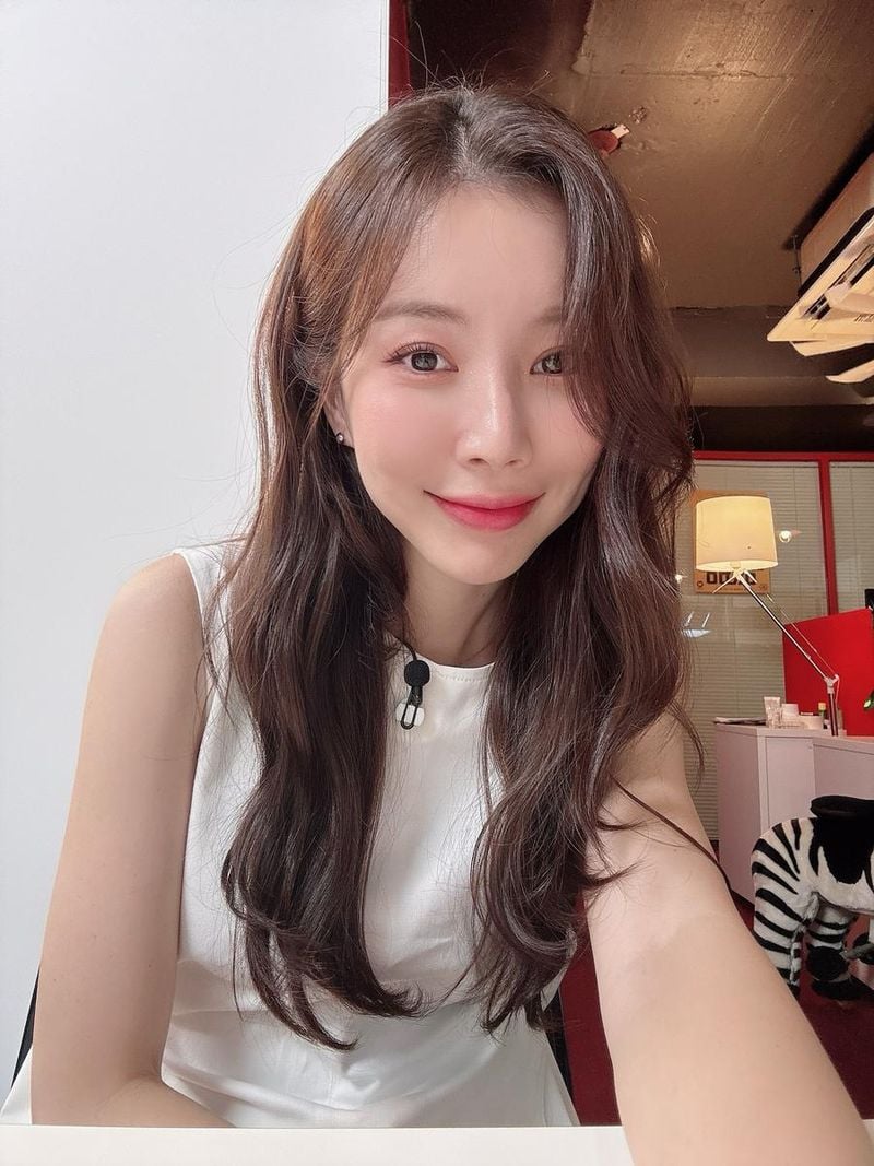 “어느새 8월”…장혜리, 햇살 닮은 미소→청량감 가득한 셀카 / 가수 장혜리 인스타그램