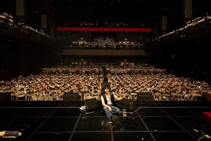 “정세운, ‘Bittersweet ENCORE’서 신곡 최초 공개→팬들의 밤 물들였다” / CAM