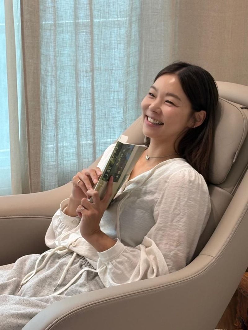 “편안한 하루의 루틴”…송해나, 미소와 함께한 여름 오전→힐링 감성 가득