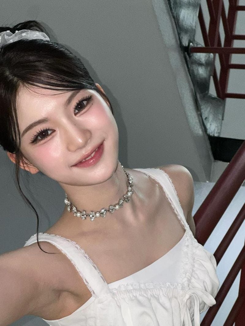 “화사한 미소에 녹아든 순간”…아이사, 여름 밝힘→청초한 셀카로 시선 압도 / 스테이씨 아이사 인스타그램