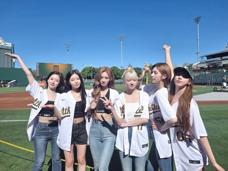 “전미를 사로잡은 매력”…NMIXX, ‘MLB 시구·국가’ 무대→미국 팬심 흔들다 / JYP엔터테인먼트