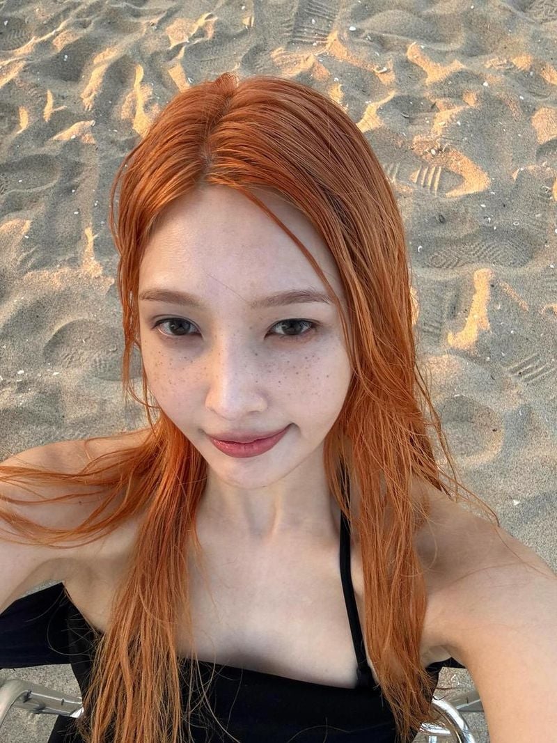 “해변에서 오렌지빛 선율”…조이, 여름 오후→따뜻한 여운 / 걸그룹 레드벨벳 조이 박수영 인스타그램