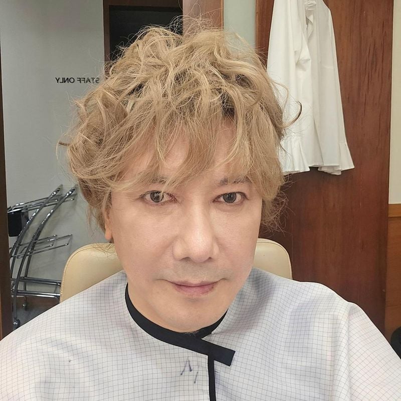 “무엇을 상상하든 그 이상”…김장훈, 닭벼슬 머리로 여름 공연→에너지 폭발 / 가수 김장훈 인스타그램