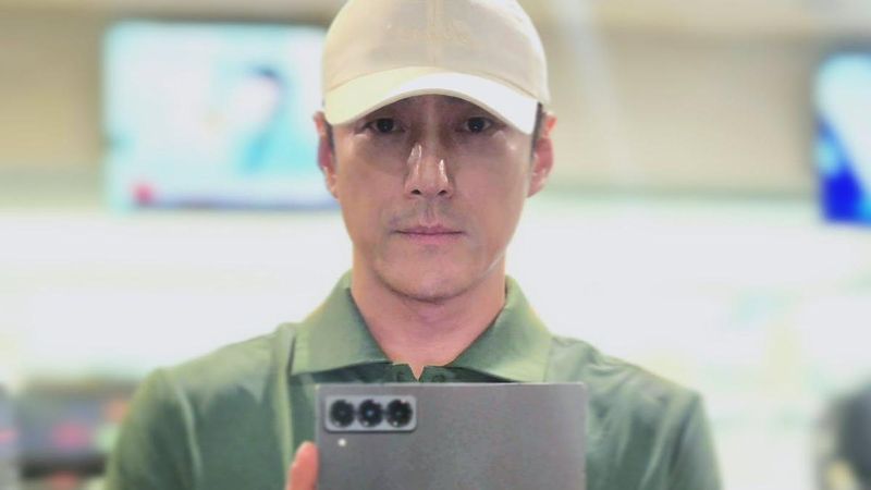 “낯선 공간에서도 평온하게”…지진희, 초록빛 여름→차분한 셀카 미학 / 배우 지진희 인스타그램