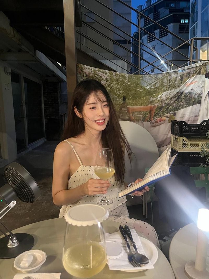 “이 여름밤에 우리 흩어진 꿈”…서동주, 노을빛 미소로→설렘 가득한 저녁 / 방송인 서동주 인스타그램