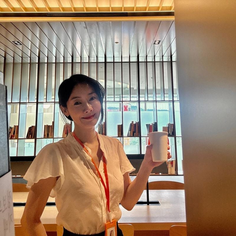 “안녕을 건네는 순간”…유지연, 여름 오후→잔잔한 미소 / 배우 유지연 인스타그램