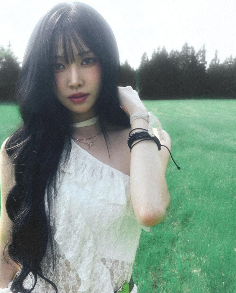 “In Bloom”…유주, 고요한 여름 들판→수채화 같은 변신 / 걸그룹 여자친구 유주 인스타그램