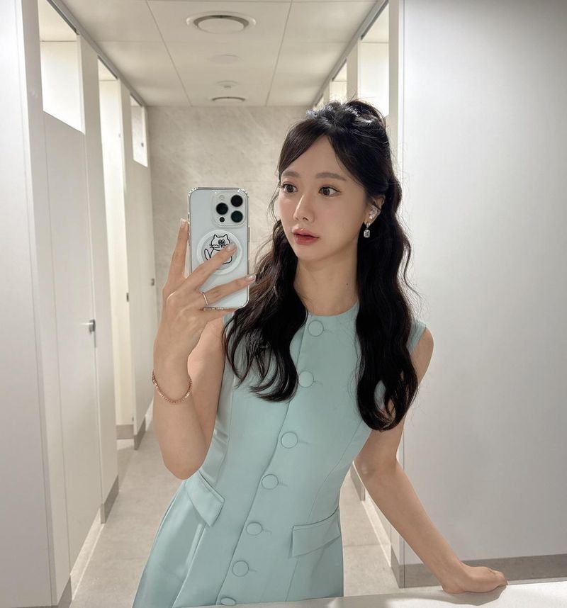 “돌아온 변신의 순간”…권이슬, 여름날 미묘한 반전→새로운 매력 발산 / 아나운서, MC 권이슬 인스타그램