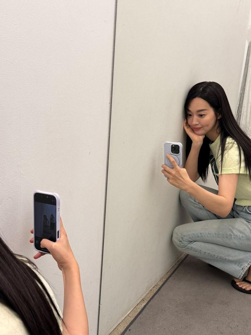 “조용히 건네는 굿나잇”…신민아, 온기 머문 셀카→심야 감성 대폭발 / 배우 신민아 인스타그램