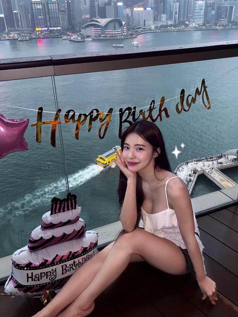 “사진만 봐도 행복해 보이네”…이다혜, 여름밤 설렘→홍콩 바다에서 생일 맞이 / 치어리더 이다혜 인스타그램