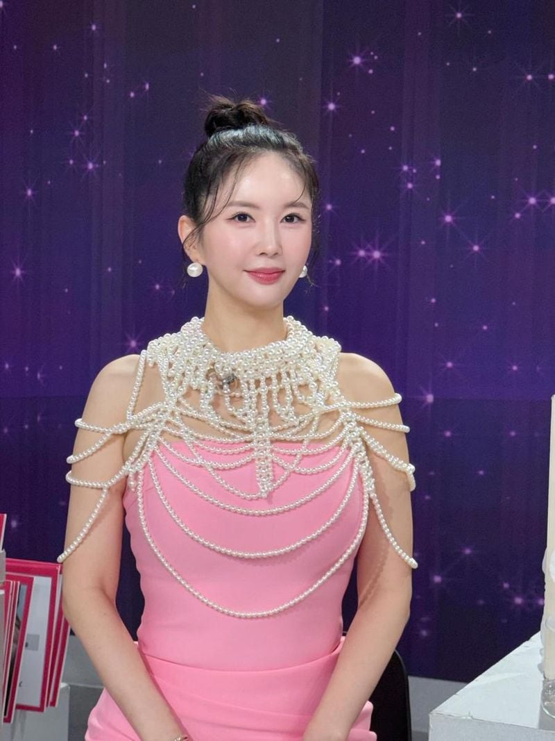 “넘치는 사랑 감사해요”…장영란, 진주 장식과 미소→고혹미 발산 / 방송인 장영란 인스타그램