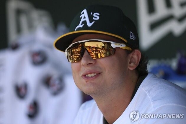 “한 경기 4홈런 신인 돌풍”…닉 커츠, AL 이달의 선수·신인상 동시 수상 / 연합뉴스