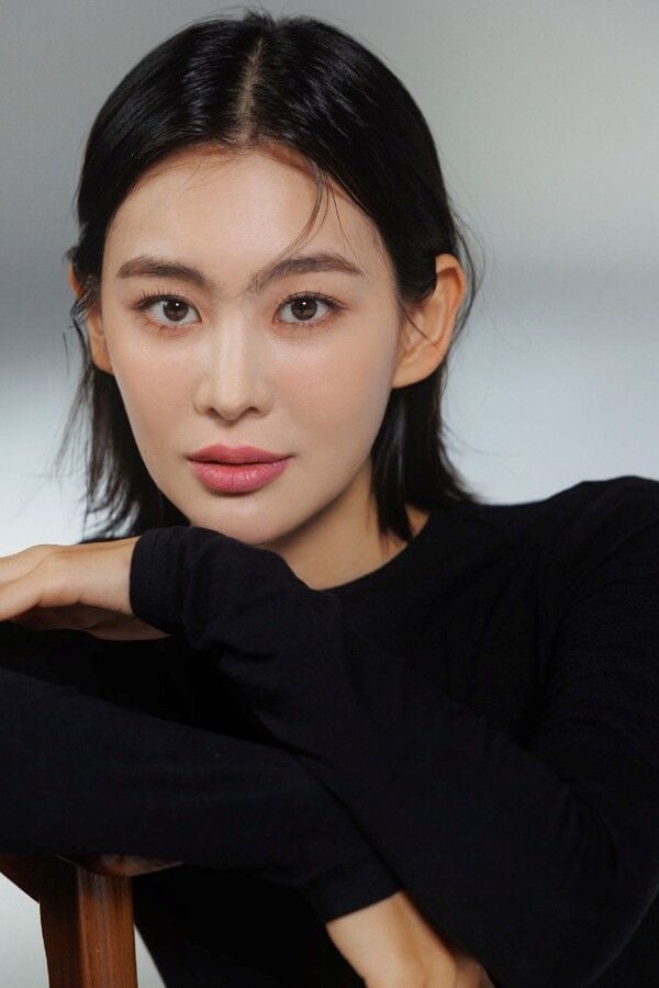 윤선아 연극 무대 첫 도전…조립식 가족, 내면 연기에 숨결→관객 마음 흔드는 기대감