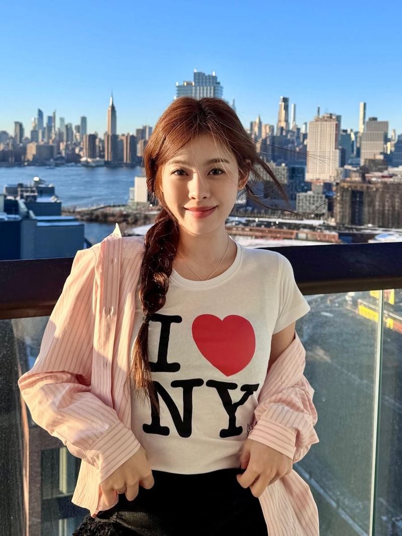 “도시와 함께 빛나는 순간”…주하늘, 뉴욕의 햇살 아래→미소로 전한 설렘 / 하트페어링 출연자 모델 주하늘 인스타그램