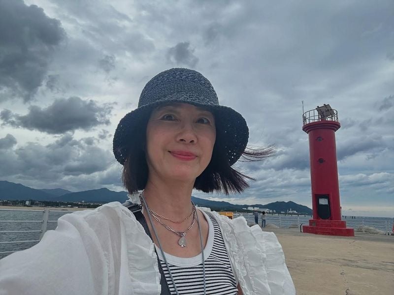 “바다를 향한 작은 여정”…오연수, 강릉 파도 속 힐링→여름 감성 가득 / 배우 오연수 인스타그램