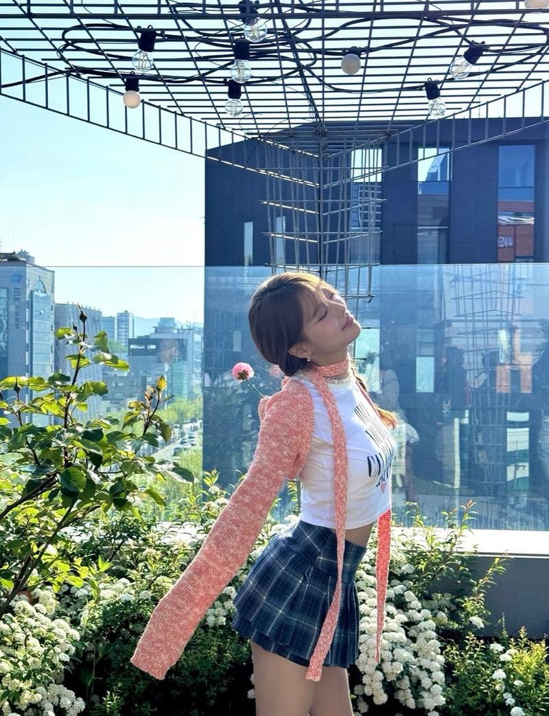 “기억 위로 번진 햇살”…이아인, 여름 오후→풍경처럼 빛난 순간 / 걸그룹 모모랜드 이아인 인스타그램