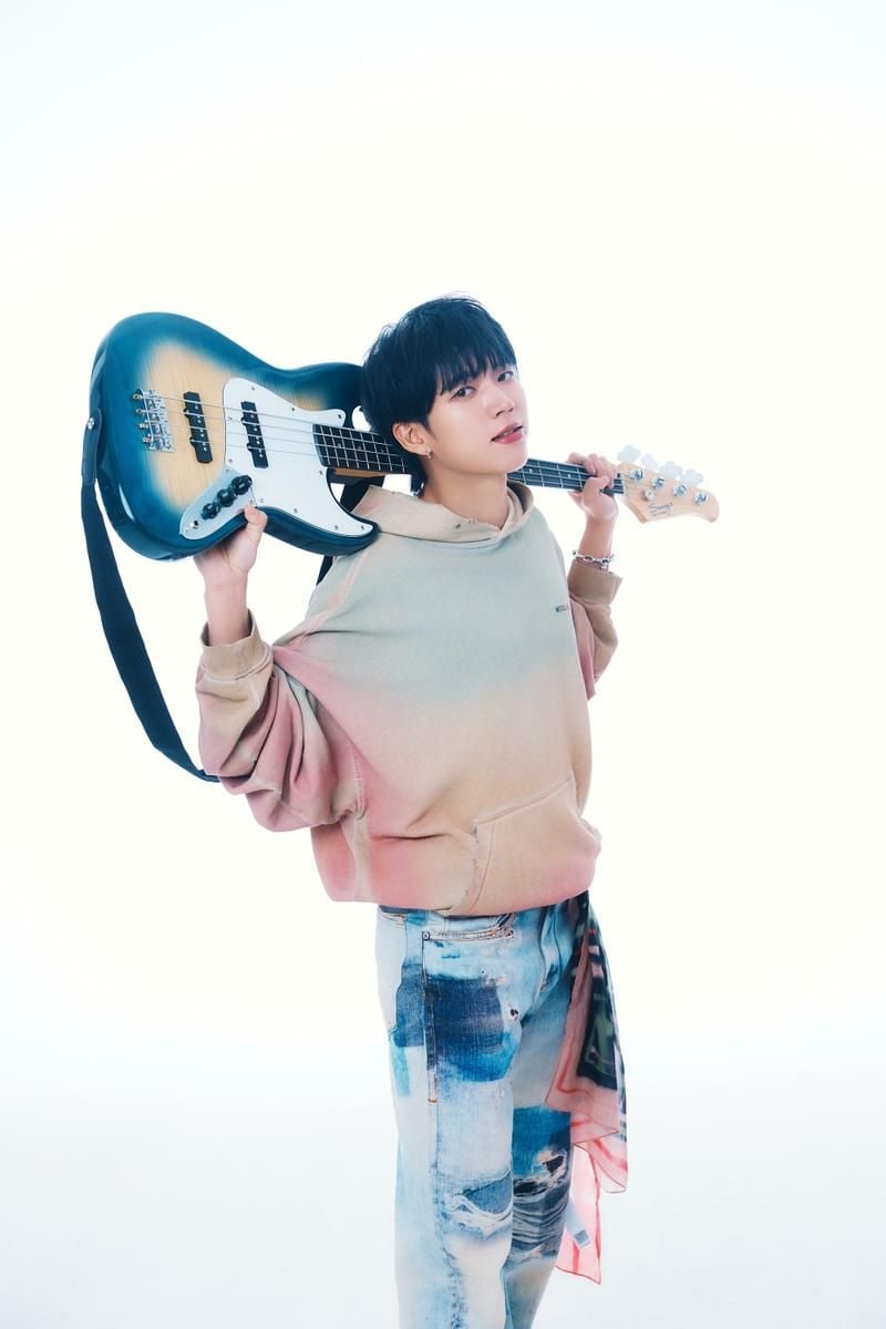 “남우현, 전곡 자작 ‘트리 링’으로 증명한 성장→‘온리 직진’ 순정 록앤롤로 위로 건넨다” / 빌리언스