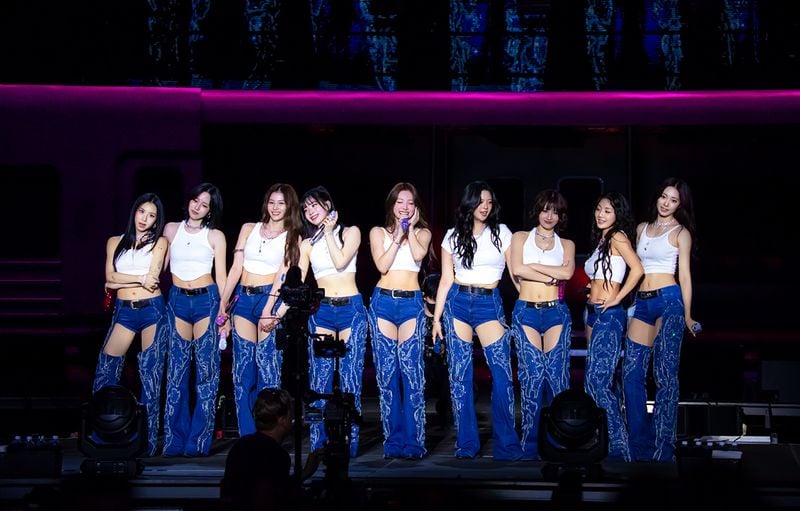“트와이스, 빌보드·롤라팔루자 동시 점령”…‘Strategy’ 역주행→글로벌 K팝 위상 증명 / JYP엔터테인먼트