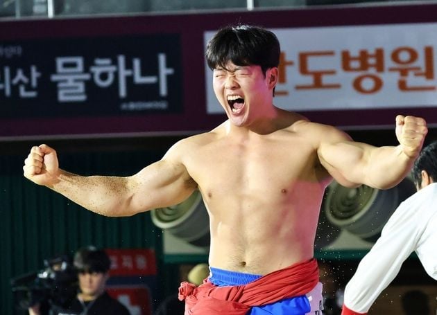 “네 번째 판 6초 승부”…박민교, 영동장사 한라장사 등극 시즌 3관왕 / 연합뉴스