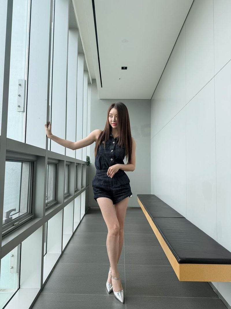 “빗길 조심하세요”…설하윤, 여름 비 속 담담함→도회적 카리스마 / 가수 설하윤 인스타그램