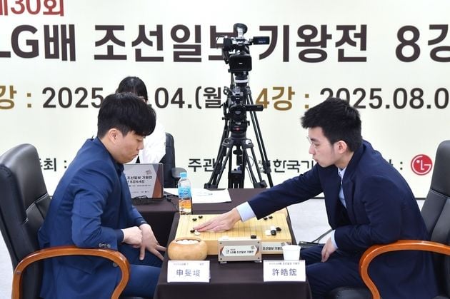 “하변 승부수로 대역전”…신민준, 5년 만에 LG배 결승 진출 / 연합뉴스