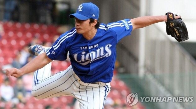 “은퇴 투어 시동”…김광현, 오승환에 꽃다발 전달식·SSG 단체 사진 / 연합뉴스