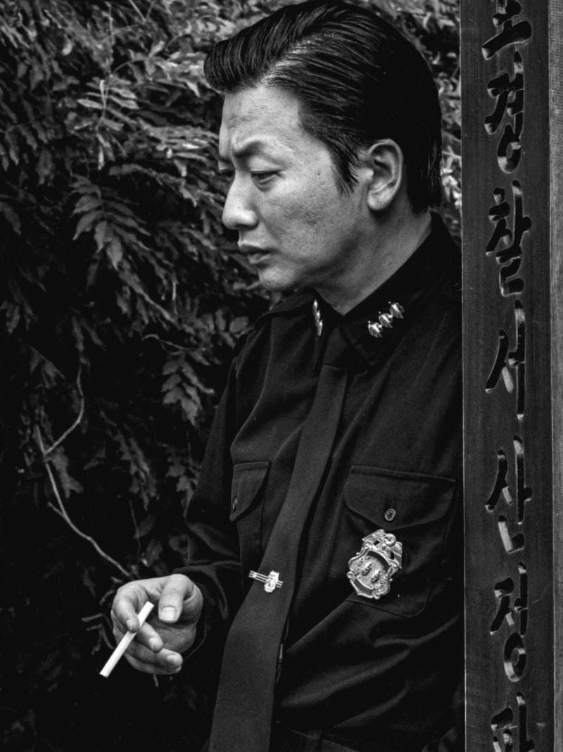 “묵직한 침묵을 품은 눈빛”…이동휘, 어둠 속 존재감→강렬 몰입 유발 / 배우 이동휘 인스타그램