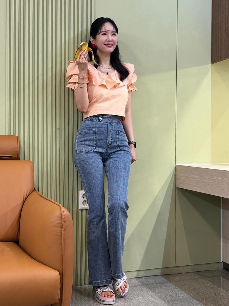 “미소 머금은 오후”…장영란, 밝은 에너지→여름 라운지룩 완성 / 방송인 장영란 인스타그램