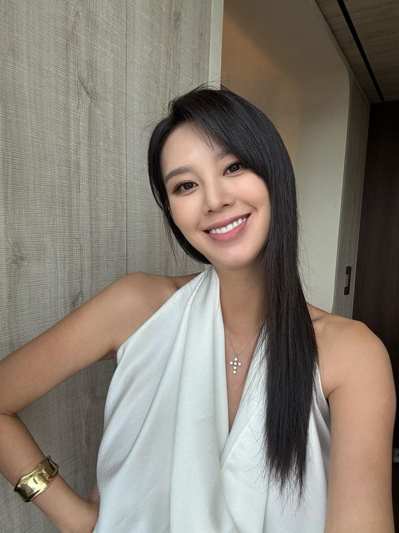 “외모 비수기라더니 환한 미소”…지소연, 여름 오후→맑은 셀카로 시선 압도 / 배우 지소연 인스타그램