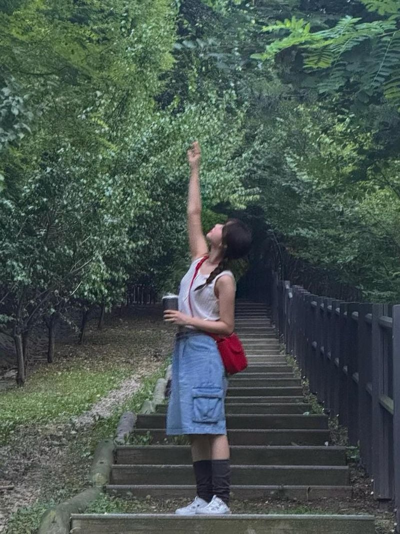 “초록 숲길에 녹아든 하루”…최유정, 서늘한 여름밤→감성 산책 인증 / 걸그룹 위키미키 최유정 인스타그램