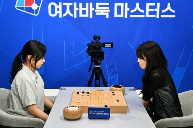 “대마 포획 완승”…최정, IBK배 결승 2국 152수 불계승 / 연합뉴스