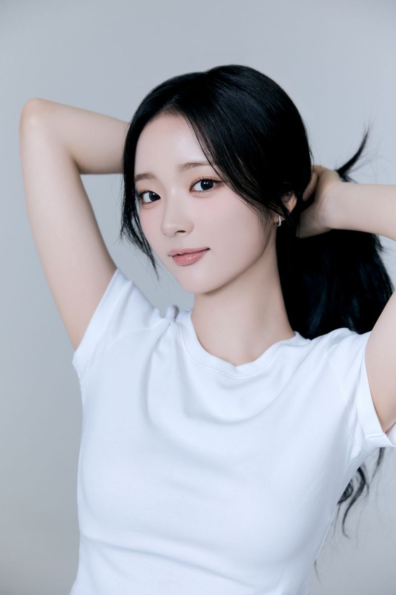 “새하얀 청순·우아美로 시선 압도”…아이칠린 이지, ‘새 프로필 이미지’로 올라운더 행보 기대감 / 케이엠이엔티