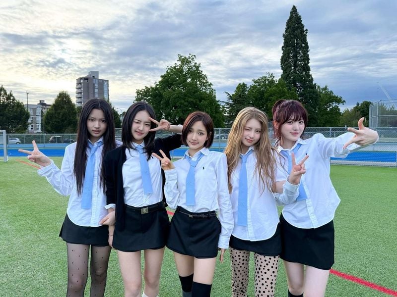 “키키, ‘댄싱 얼론’ 첫 무대서 여름 감성 폭발→엠카운트다운 현장 압도” / 스타쉽엔터테인먼트