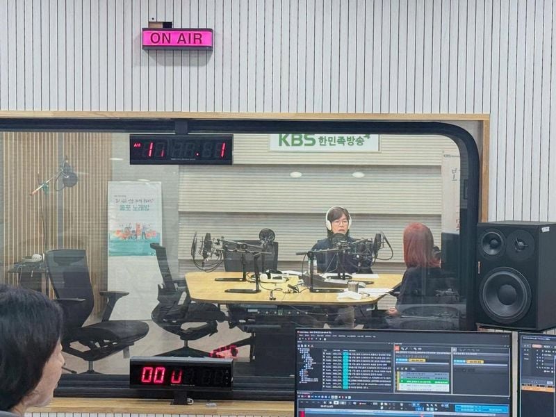 “문화와 예술의 감성”…주현미, 여름 라디오 스튜디오→따뜻한 소통 / 가수 주현미 인스타그램