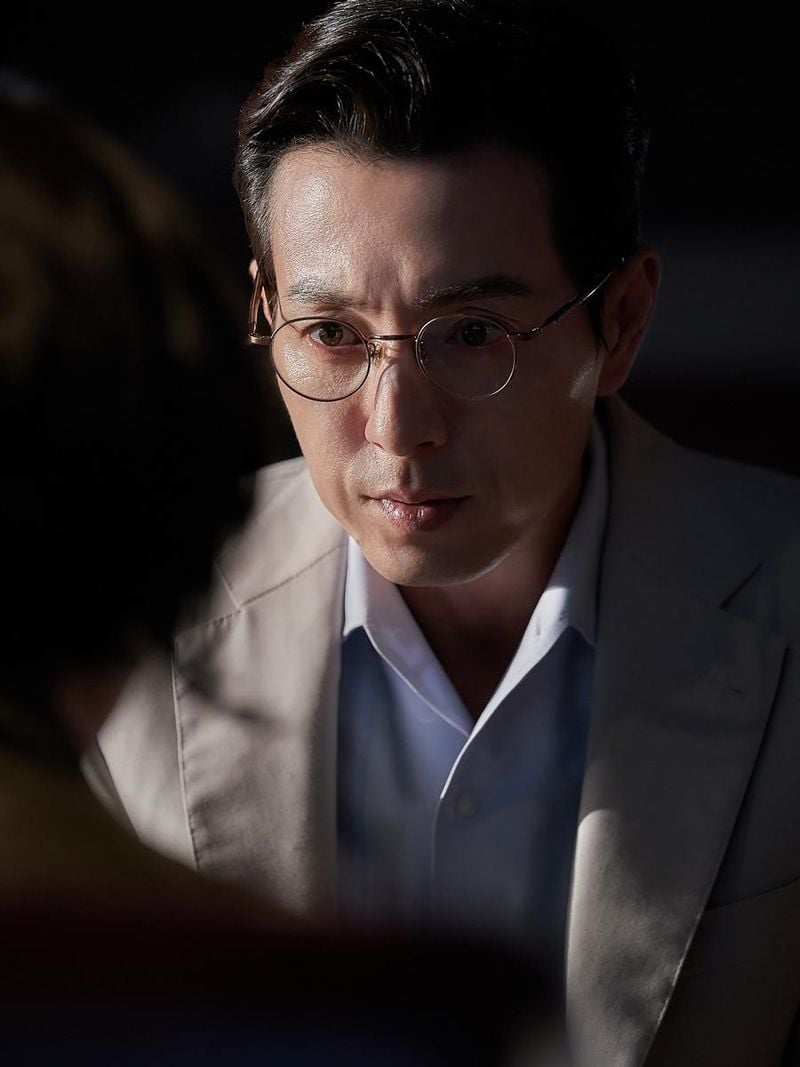 “침묵에 스민 눈빛”…정성일, 절제된 존재감→여름 오후 몰입 / 배우 정성일 인스타그램
