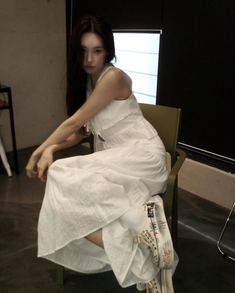 “딱복 좋아”…선미, 깊은 여름 오후→몽환적 순백 존재감 / 걸그룹 원더걸스 선미 인스타그램
