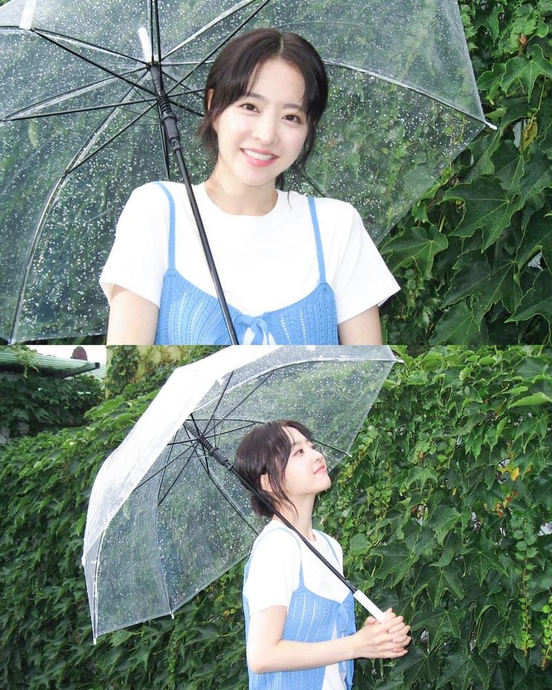 “조용히 젖는 마음”…박보영, 여름비 아래 미소→투명한 순수 / 배우 박보영 인스타그램