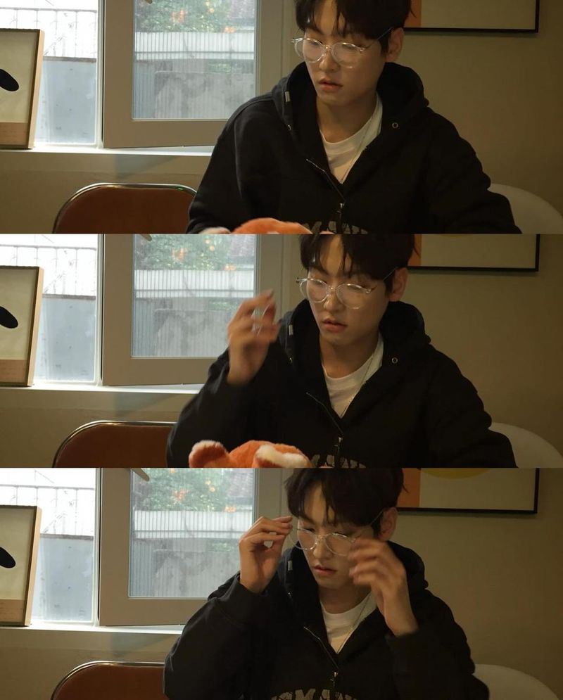 “나른한 오후, 곁에 있는 작은 위로”…김인성, 투명 안경 속 고요→잔잔한 여름의 쉼표 / 그룹 SF9 김인성 인스타그램