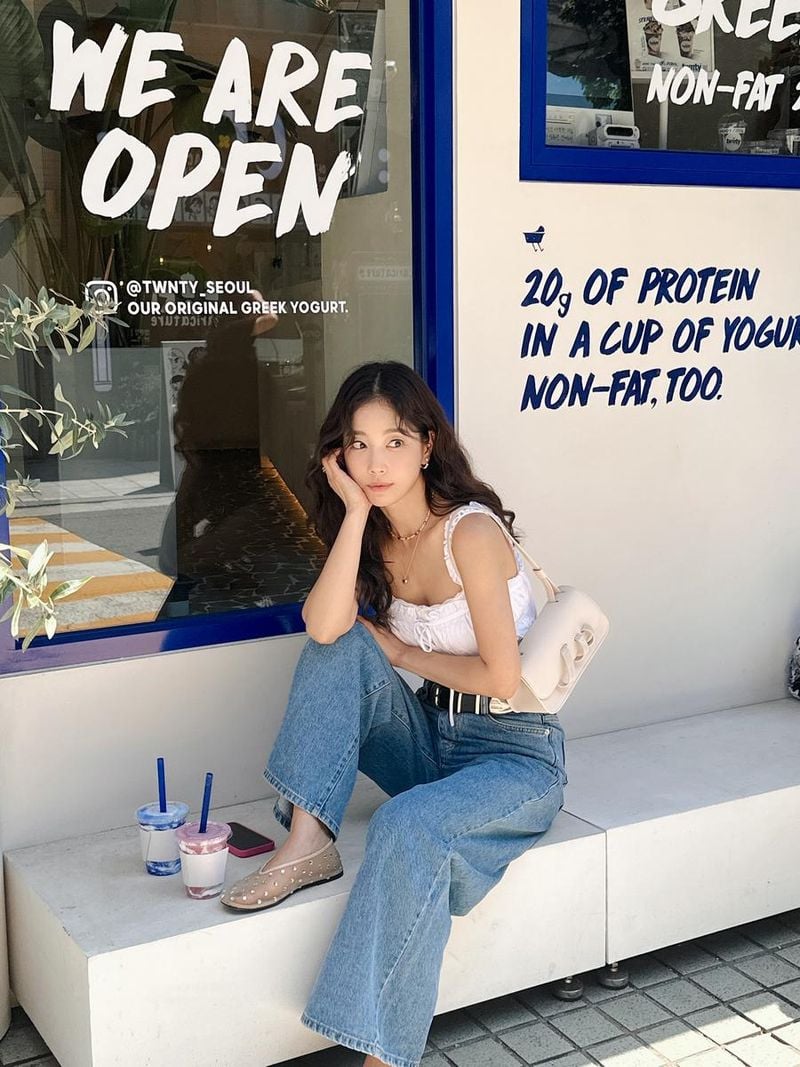 “여름 햇살 머금은 무심한 시선”…기은세, 찬란한 오후→도심 감성 폭발 / 배우 기은세 인스타그램