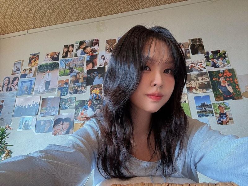 “바람이 머문 오후처럼”…최유리, 맑은 시선→아늑한 셀카 / 가수 최유리 인스타그램