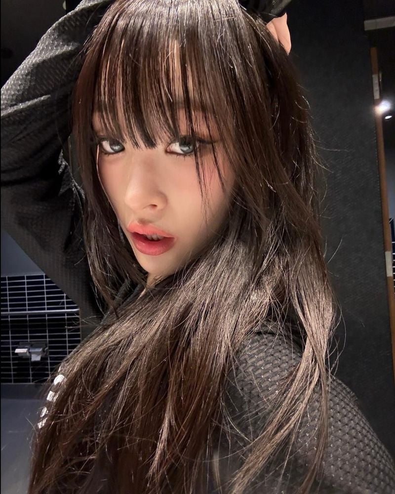 “섬세한 눈빛, 깊어진 무드”…애니, 휘몰아치는 여름밤→도발적 셀카 변신 / 가수 애니(문서윤) 인스타그램