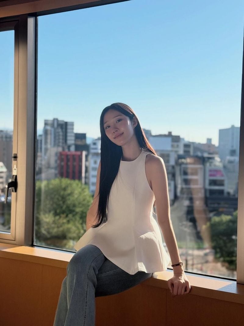 “투명하게 스며든 오후”…문채솔, 햇살 속 여름→청명한 분위기 / 걸그룹 시그니처 문채솔 인스타그램