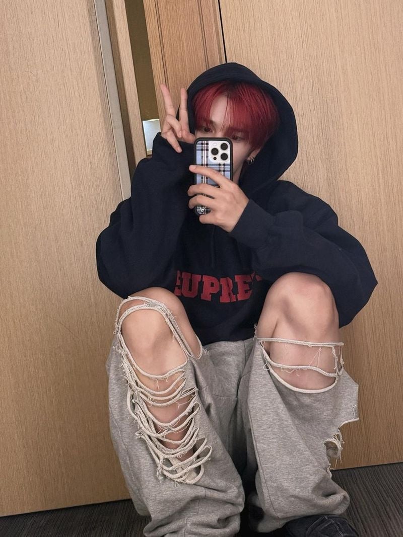 “문 앞에서 온기처럼”…세림, 레드 헤어 변신→자유분방 무드 / 그룹 크래비티 세림 인스타그램
