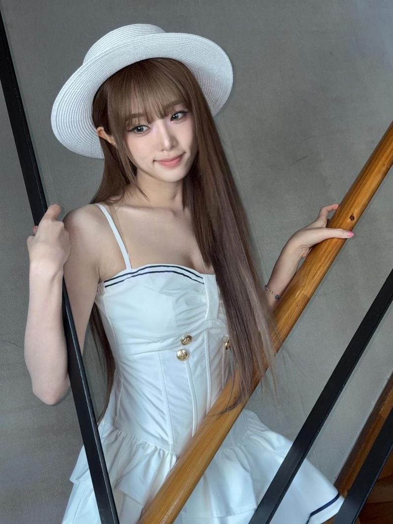 “오늘 예나 엠카 무대 볼 사람”…최예나, 청량한 여름→시선 압도 / 걸그룹 아이즈원 최예나 인스타그램