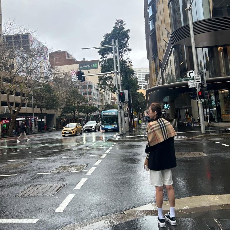 “시드니의 기억은 계속된다”…신지, 비 내리는 거리→감성 일상 인증 / 코요태 신지 인스타그램