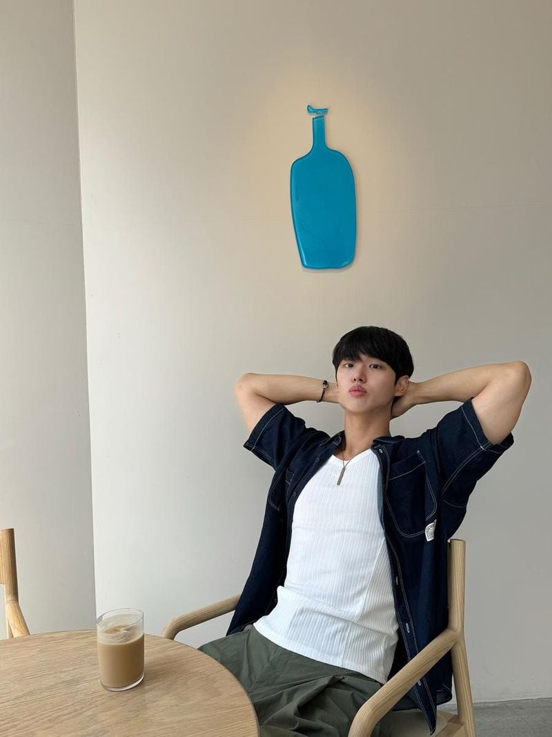 “여름 오후와 나른한 시선”…양홍석, 고요한 무드→카페 감성 폭발 / 그룹 펜타곤 양홍석 인스타그램