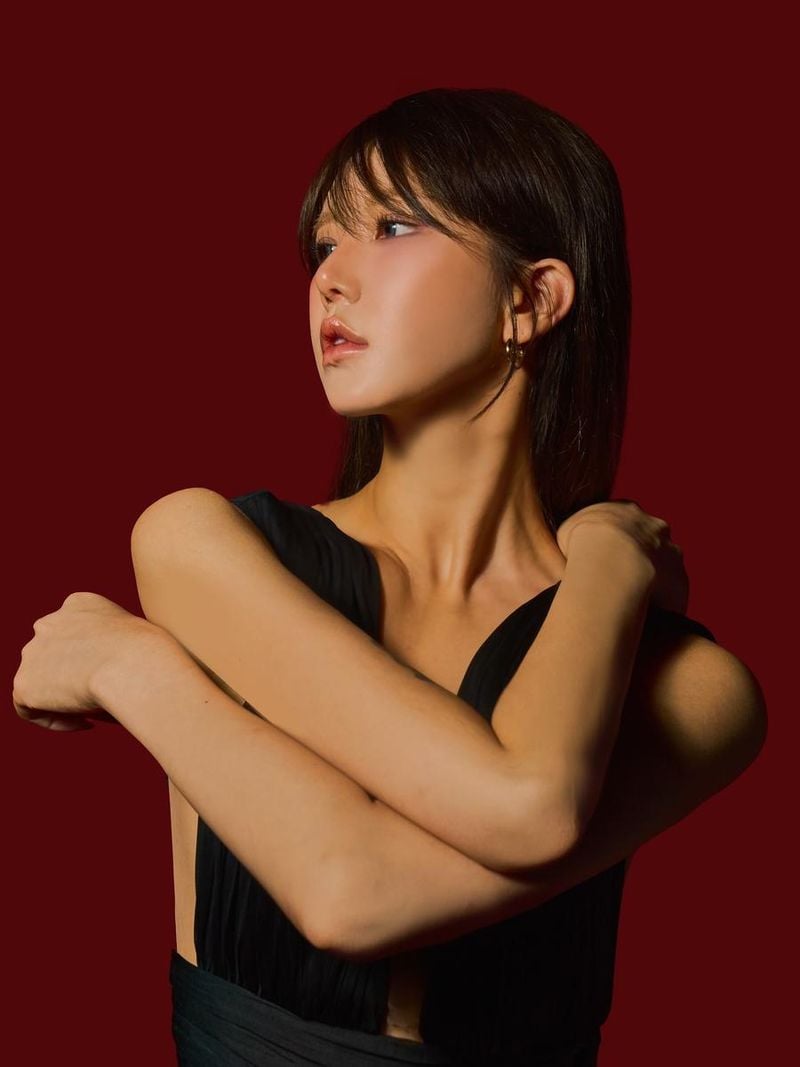 “뜨거움에 스며든 여름 밤”…시아지우, 강렬 눈빛→고혹미 압도 / 가수 시아지우 인스타그램
