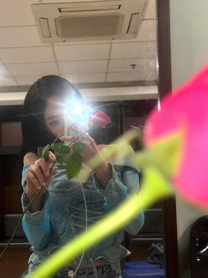“다시 만날 그날을 소망하며”…헤이즈, 장미처럼 아련→무대 뒤 감성 폭발 / 가수 헤이즈 인스타그램