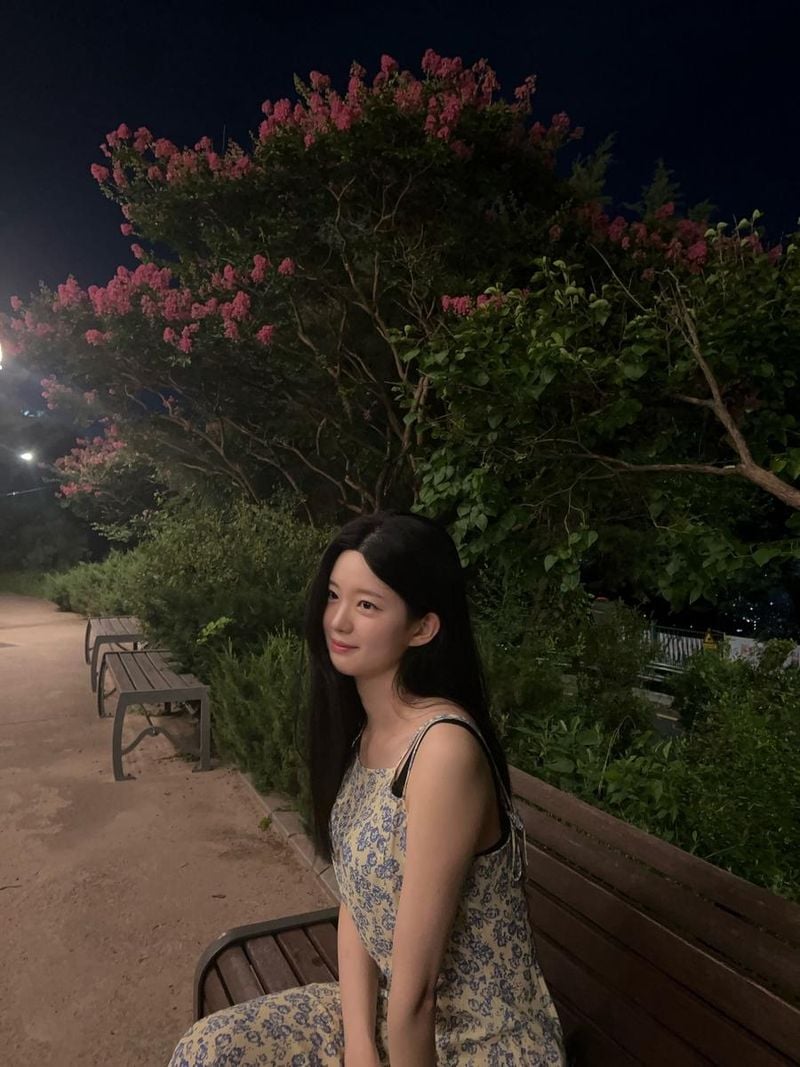 “대기줄도 잊게 한 여름밤”…이제연, 북악의 야경 품고→고요한 미소 / 하트페어링 출연자 변호사 이제연 인스타그램